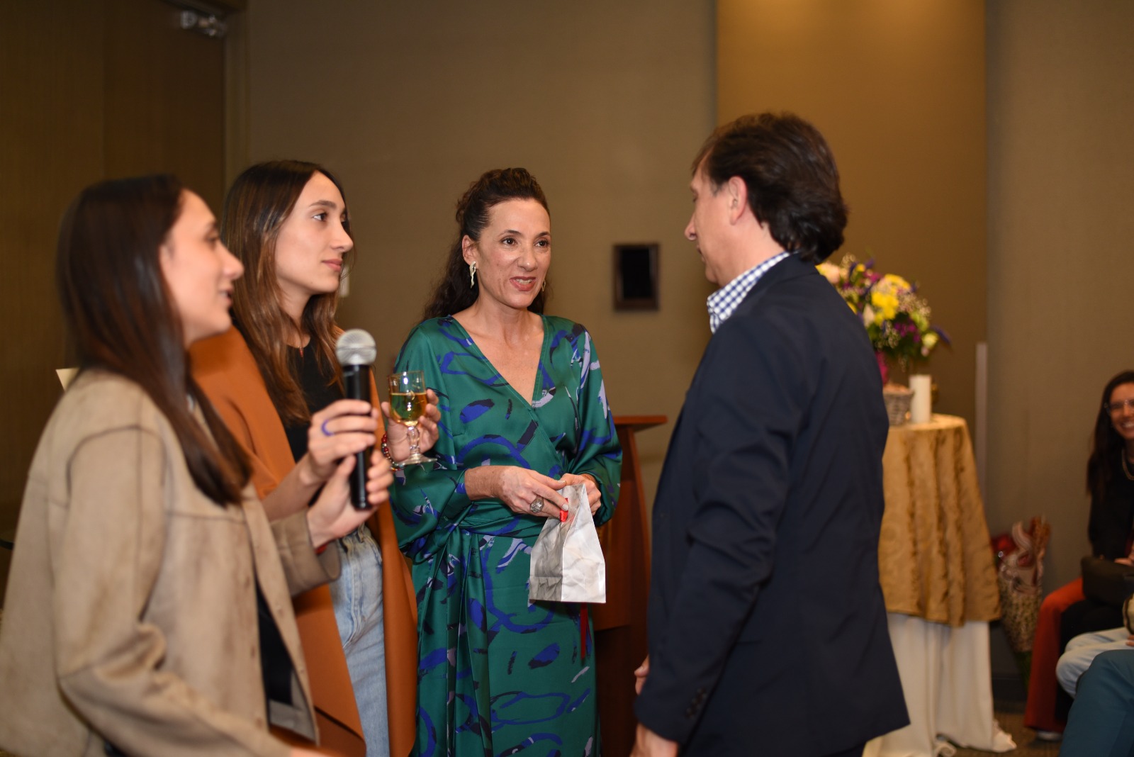 803b6a5c-f370-459d-82e1-10f41698fb6a